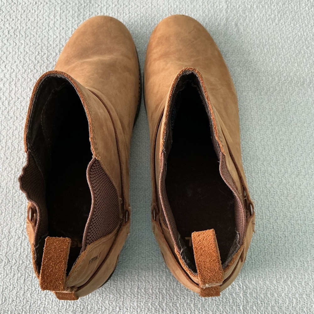 Teva Woman’s Tan Casual Boots - Picture 4 of 7